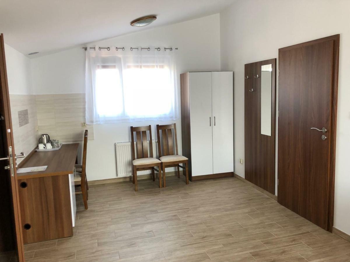 Posejdon Pokoje Goscinne Władysławowo エクステリア 写真